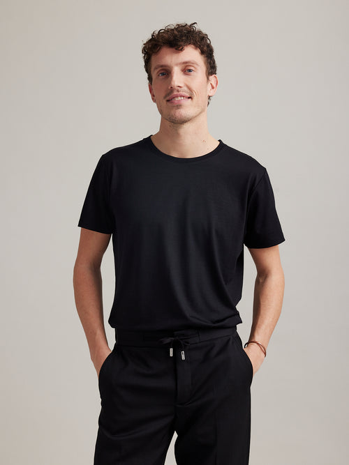 Wolk-Man draagt Climaforce Merino T-shirt in zwart en ronde hals