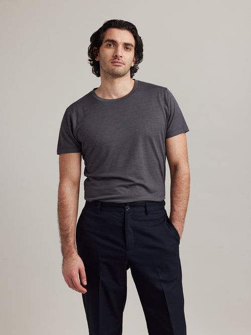 Man met Climaforce merinowol T-shirt met korte mouwen in donkergrijze kleur van Wolk